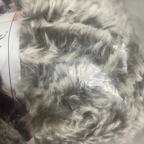 Lion Brand Go For Faux Thick & Quick Yarn - Picture 2 of 7